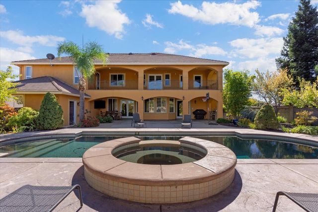 9570 S Canyon Ct, Orangevale, CA 95662
