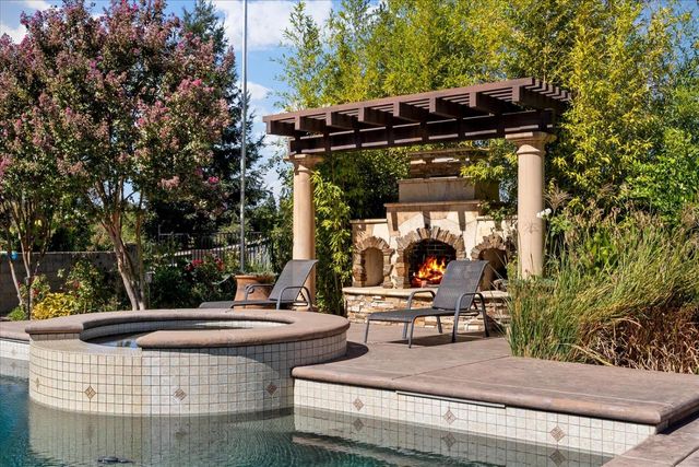 9570 S Canyon Ct, Orangevale, CA 95662