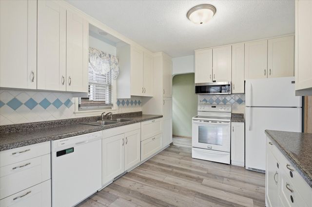 1489 Hoyt Avenue W, Falcon Heights, MN 55108