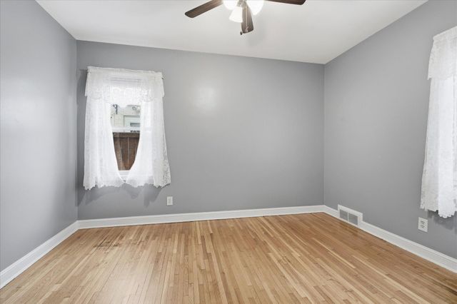 1489 Hoyt Avenue W, Falcon Heights, MN 55108