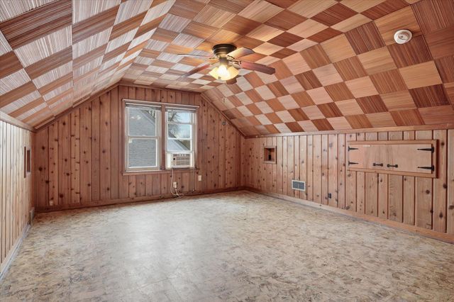 1489 Hoyt Avenue W, Falcon Heights, MN 55108