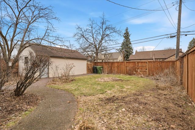 1489 Hoyt Avenue W, Falcon Heights, MN 55108