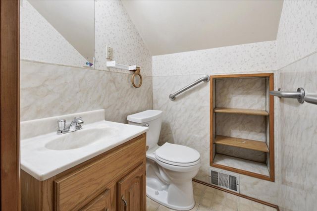 1489 Hoyt Avenue W, Falcon Heights, MN 55108