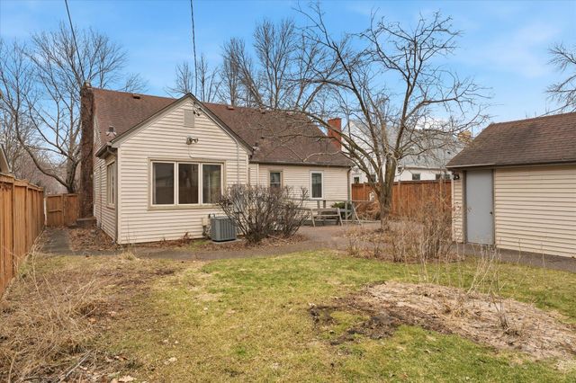 1489 Hoyt Avenue W, Falcon Heights, MN 55108