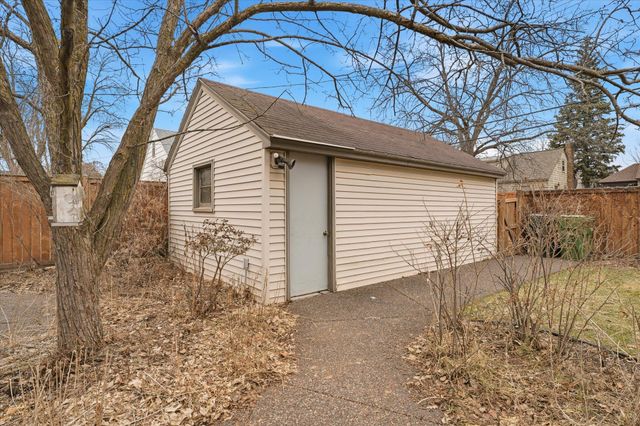 1489 Hoyt Avenue W, Falcon Heights, MN 55108