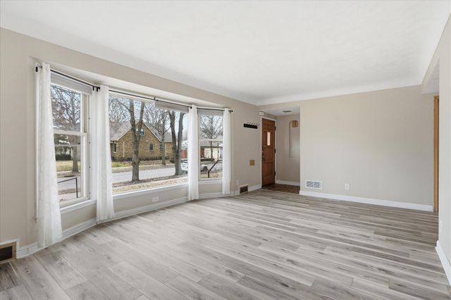 1489 Hoyt Avenue W, Falcon Heights, MN 55108