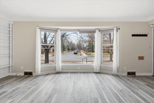 1489 Hoyt Avenue W, Falcon Heights, MN 55108