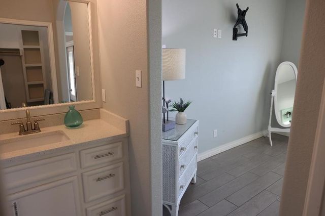 13 Southpointe, Rockport, TX 78382