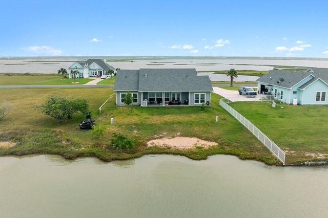 13 Southpointe, Rockport, TX 78382