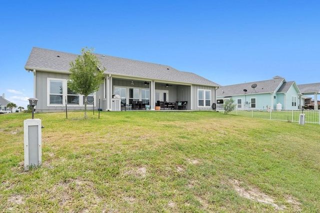 13 Southpointe, Rockport, TX 78382