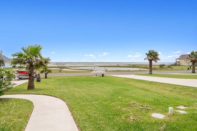 13 Southpointe, Rockport, TX 78382