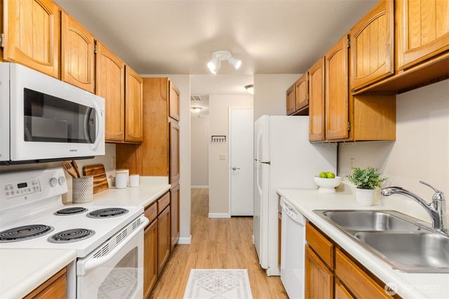 1011 Blue Heron Avenue NE, Bainbridge Island, WA 98110