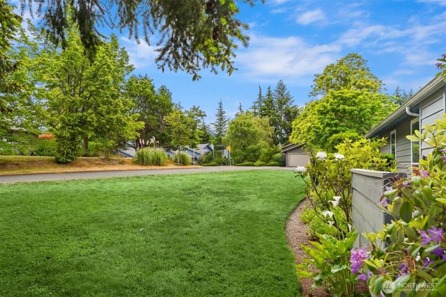 1011 Blue Heron Avenue NE, Bainbridge Island, WA 98110
