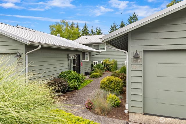 1011 Blue Heron Avenue NE, Bainbridge Island, WA 98110