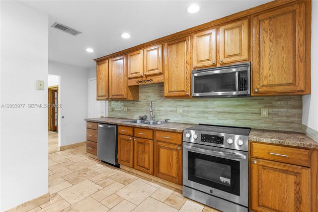 11610 NW 43rd St, Sunrise, FL 33323