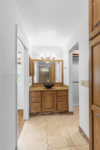 11610 NW 43rd St, Sunrise, FL 33323