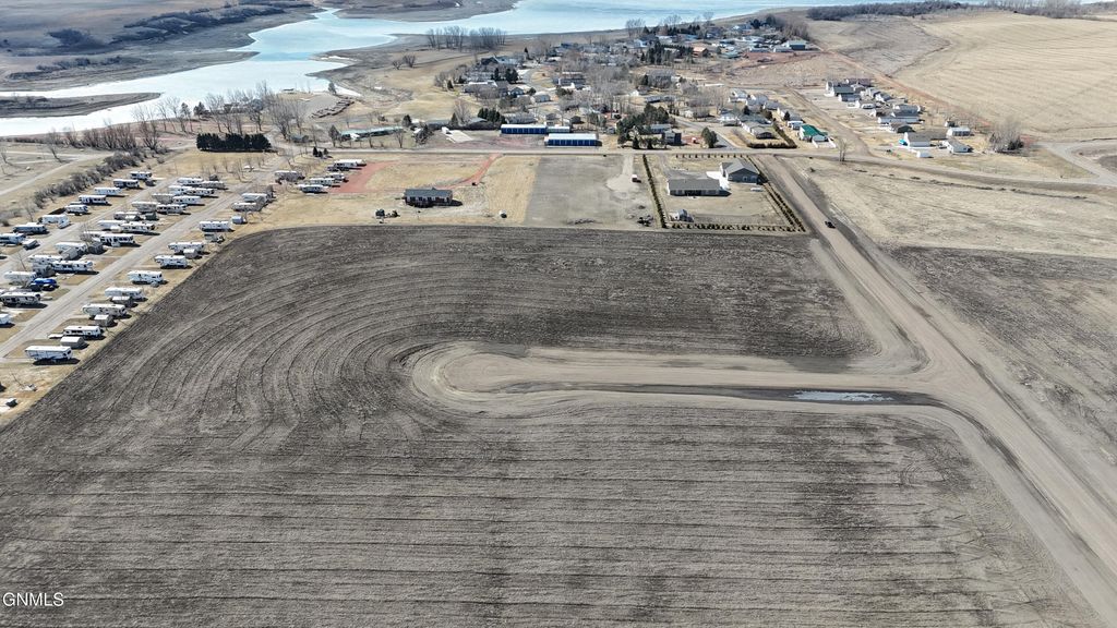 L 2, Blk 4 Dakota Waters, Beulah, ND 58523 photo 12