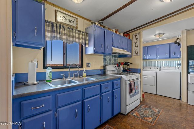 8613 REATA Road, Winslow, AZ 86047