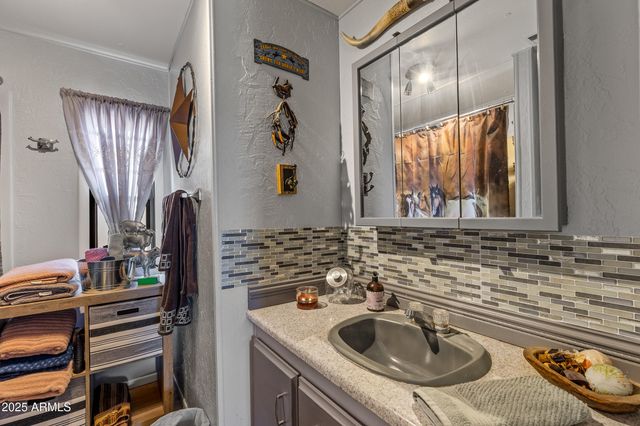 8613 REATA Road, Winslow, AZ 86047