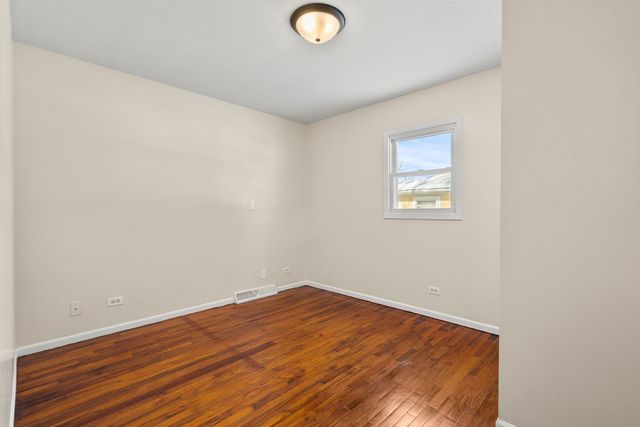 821 Penfield Avenue, Joliet, IL 60433