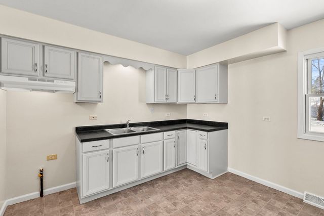 821 Penfield Avenue, Joliet, IL 60433