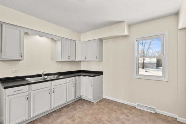 821 Penfield Avenue, Joliet, IL 60433