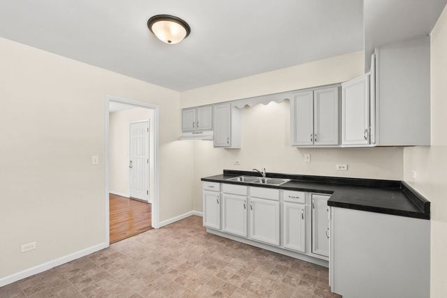 821 Penfield Avenue, Joliet, IL 60433