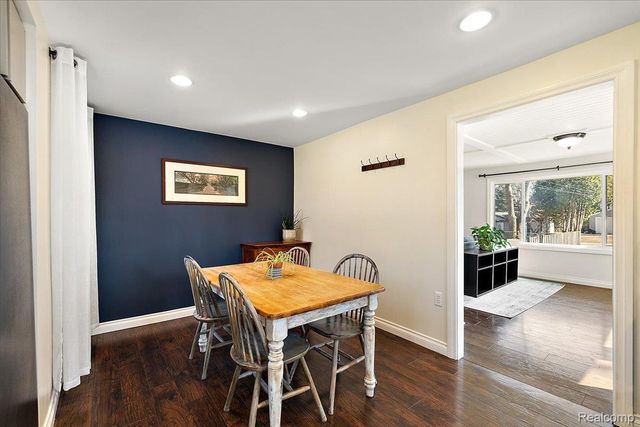 5275 Lake Grove Drive, White Lake Charter Township, MI 48383