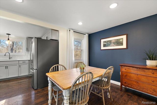 5275 Lake Grove Drive, White Lake Charter Township, MI 48383