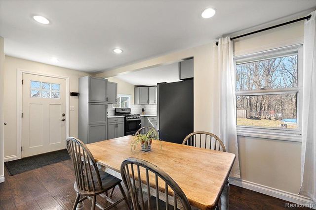 5275 Lake Grove Drive, White Lake Charter Township, MI 48383