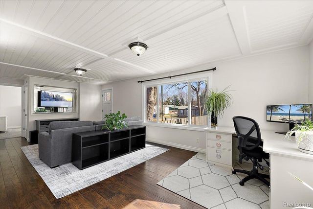 5275 Lake Grove Drive, White Lake Charter Township, MI 48383