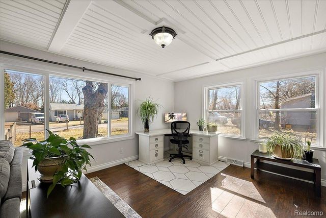 5275 Lake Grove Drive, White Lake Charter Township, MI 48383