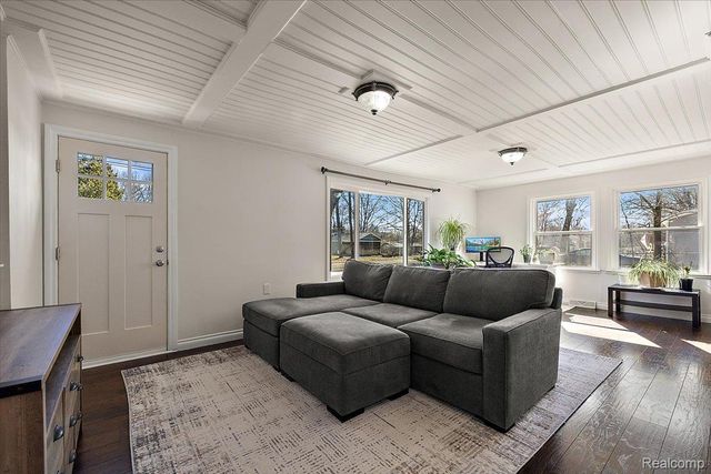 5275 Lake Grove Drive, White Lake Charter Township, MI 48383