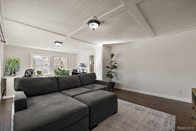 5275 Lake Grove Drive, White Lake Charter Township, MI 48383