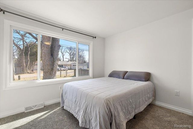 5275 Lake Grove Drive, White Lake Charter Township, MI 48383