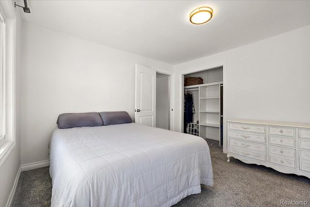 5275 Lake Grove Drive, White Lake Charter Township, MI 48383