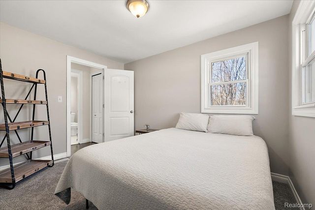 5275 Lake Grove Drive, White Lake Charter Township, MI 48383