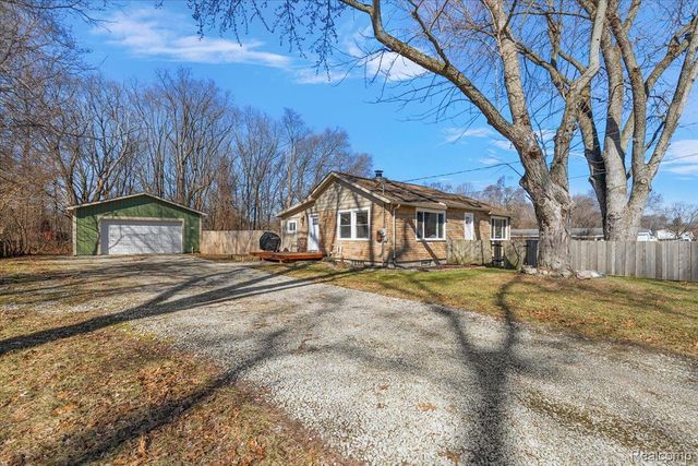 5275 Lake Grove Drive, White Lake Charter Township, MI 48383