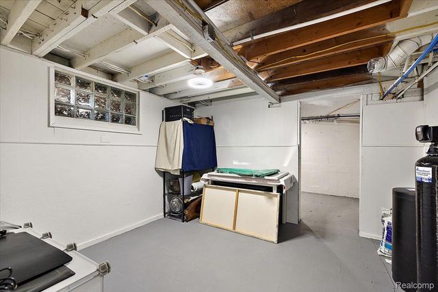 5275 Lake Grove Drive, White Lake Charter Township, MI 48383