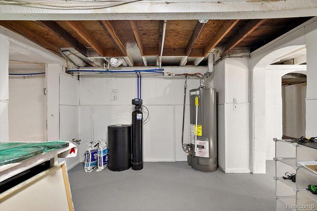 5275 Lake Grove Drive, White Lake Charter Township, MI 48383