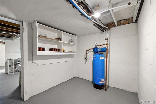 5275 Lake Grove Drive, White Lake Charter Township, MI 48383