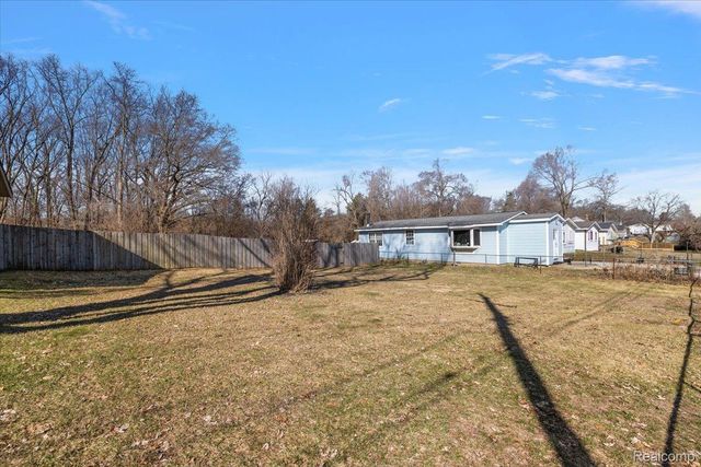 5275 Lake Grove Drive, White Lake Charter Township, MI 48383