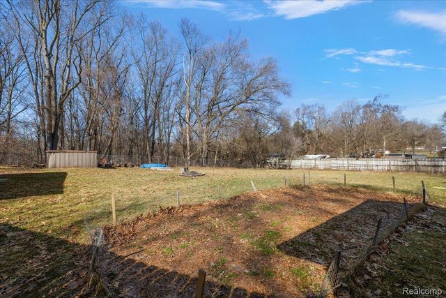 5275 Lake Grove Drive, White Lake Charter Township, MI 48383