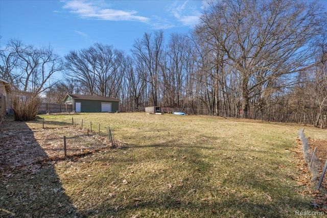 5275 Lake Grove Drive, White Lake Charter Township, MI 48383