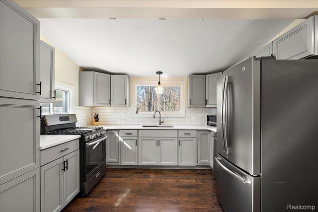 5275 Lake Grove Drive, White Lake Charter Township, MI 48383