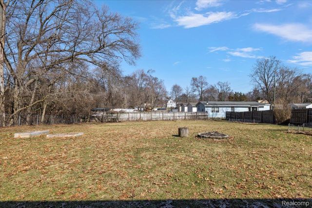 5275 Lake Grove Drive, White Lake Charter Township, MI 48383