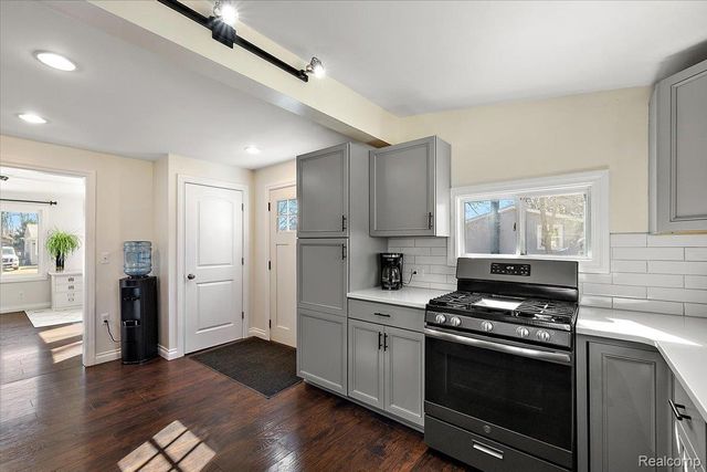 5275 Lake Grove Drive, White Lake Charter Township, MI 48383