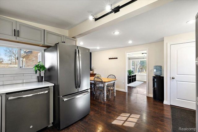 5275 Lake Grove Drive, White Lake Charter Township, MI 48383