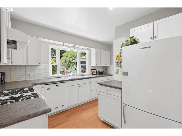7250 Sw BENZ PARK Dr, Portland, OR 97225