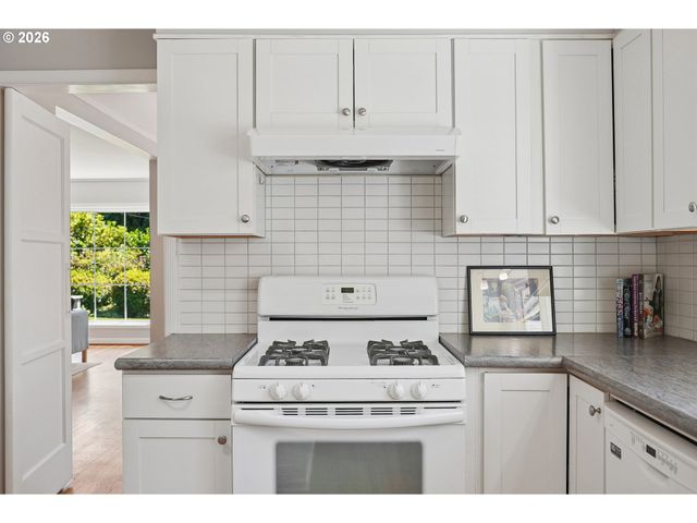 7250 Sw BENZ PARK Dr, Portland, OR 97225